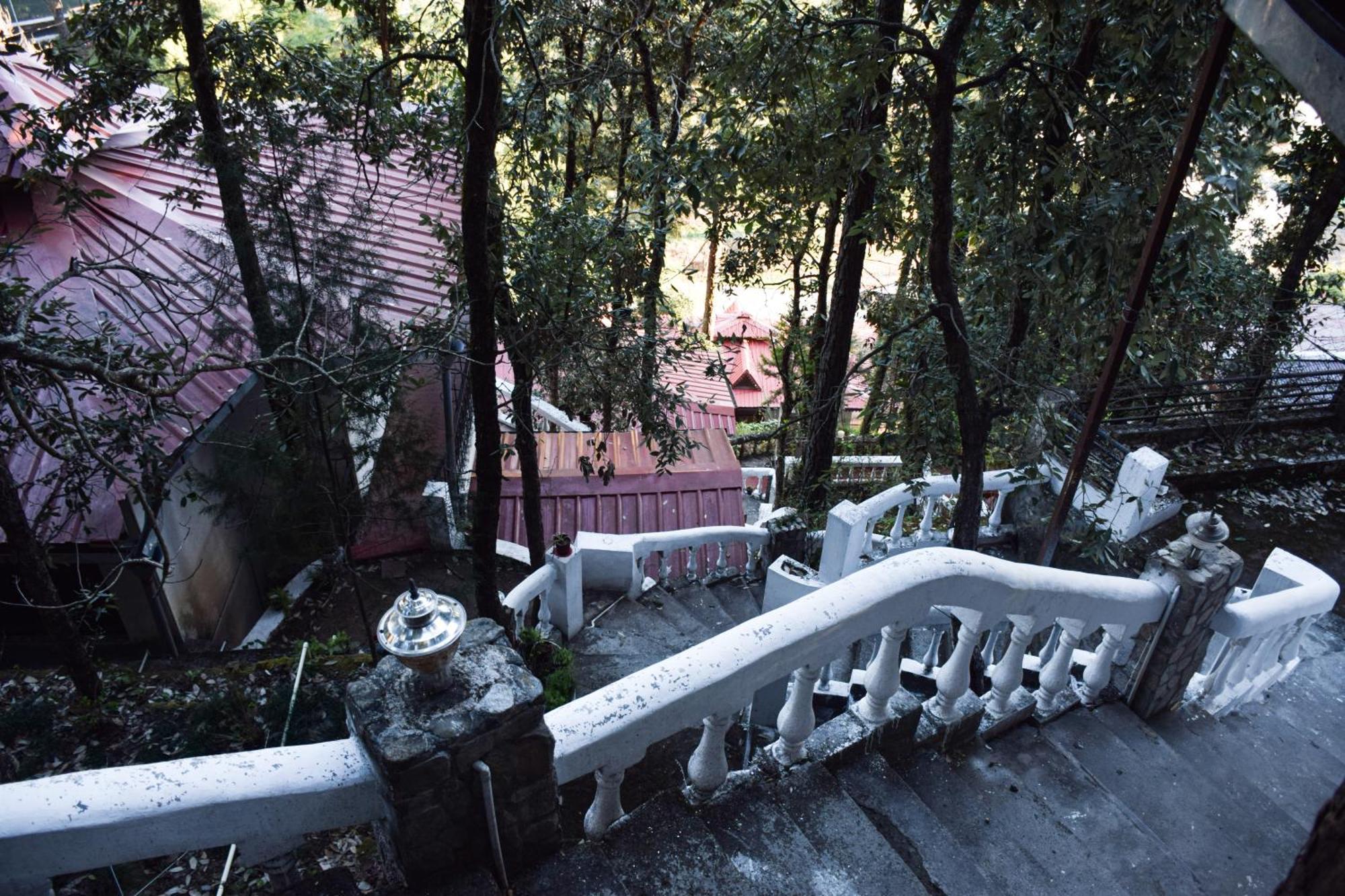 The Canadian Woods Resort 나이니탈 외부 사진